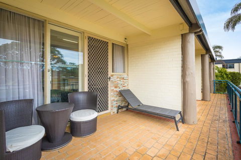 Black Dolphin Resort Motel & Apartments - Travel Search 9