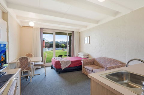 Black Dolphin Resort Motel & Apartments - Travel Search 16