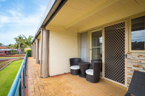Black Dolphin Resort Motel & Apartments - Travel Search 8