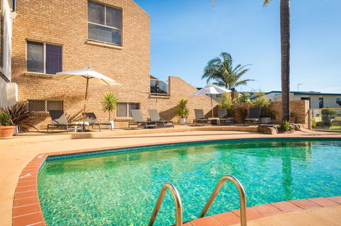 Black Dolphin Resort Motel & Apartments - Travel Search 20