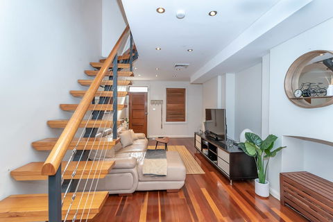 2 Bed House + Loft In Pyrmont - Cruises Travel 10