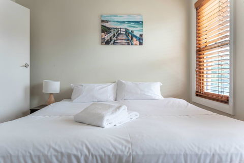 2 Bed House + Loft In Pyrmont - Cruises Travel 13