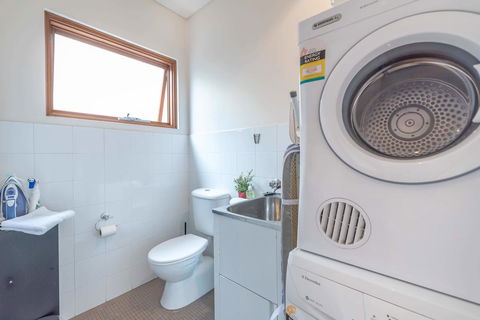 2 Bed House + Loft In Pyrmont - Cruises Travel 20