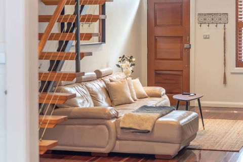 2 Bed House + Loft In Pyrmont - Cruises Travel 8