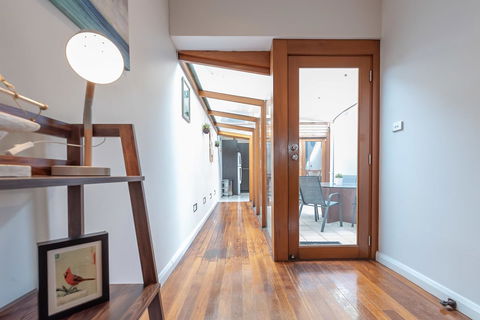 2 Bed House + Loft In Pyrmont - Cruises Travel 7