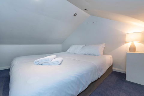 2 Bed House + Loft In Pyrmont - Cruises Travel 16