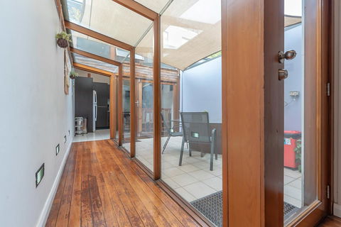 2 Bed House + Loft In Pyrmont - Cruises Travel 5