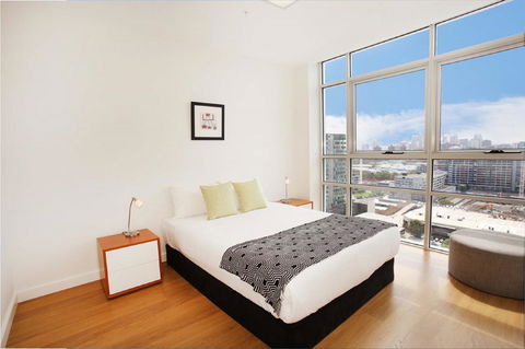 Gadigal Groove - Modern And Bright 3BR Executive Apartment In Zetland With Views - Travel Search 5