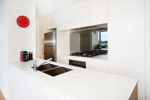Gadigal Groove - Modern And Bright 3BR Executive Apartment In Zetland With Views - Travel Search 3