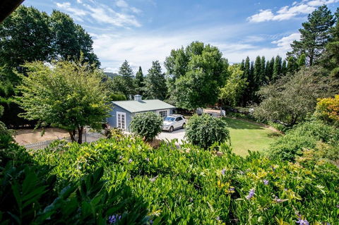 Bowral Escape - Travel Search 25