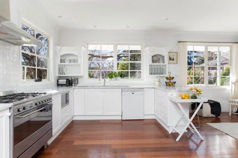 Bowral Escape - Travel Search 5