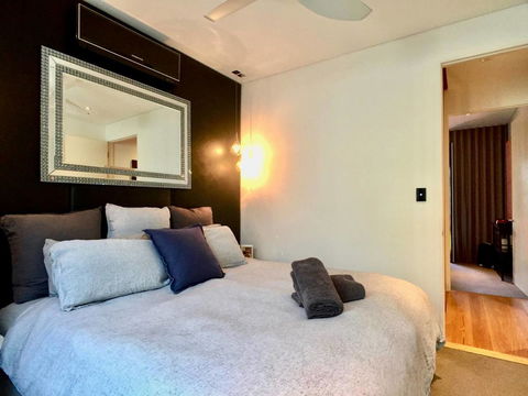 3 Storey Home Close Walk To Fox Studios SCG & City - Cruises Travel 20