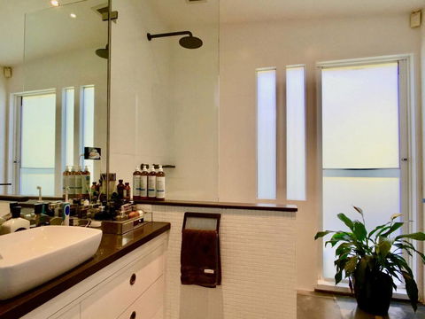 3 Storey Home Close Walk To Fox Studios SCG & City - Cruises Travel 11