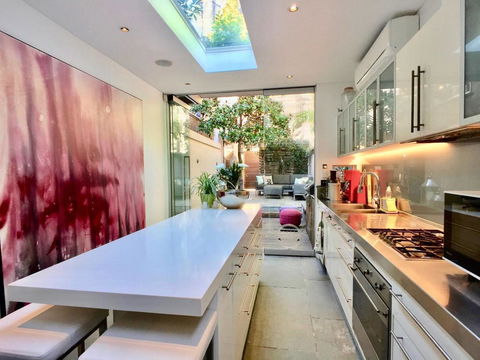 3 Storey Home Close Walk To Fox Studios SCG & City - Cruises Travel 14
