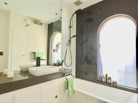3 Storey Home Close Walk To Fox Studios SCG & City - Cruises Travel 5