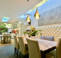3 Storey Home Close Walk to Fox Studios SCG  City - Cruises Travel