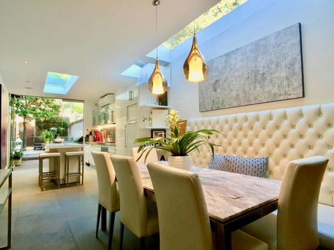 3 Storey Home Close Walk To Fox Studios SCG & City - Cruises Travel 0