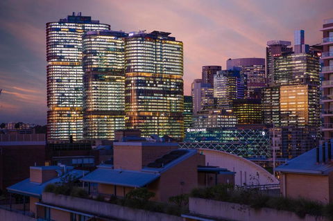 Darling Harbour Penthouse Views+Jacuzzi - Cruises Travel 18