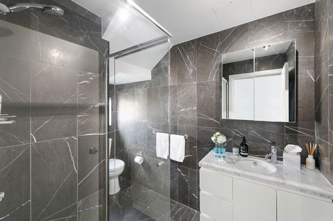 Darling Harbour Penthouse Views+Jacuzzi - Cruises Travel 5