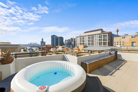 Darling Harbour Penthouse Views+Jacuzzi - Cruises Travel 1