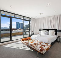 Darling Harbour Penthouse ViewsJacuzzi - Cruises Travel