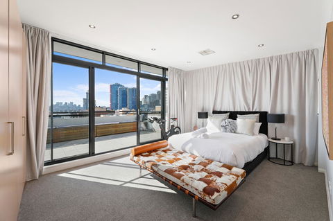 Darling Harbour Penthouse Views+Jacuzzi - Cruises Travel 0