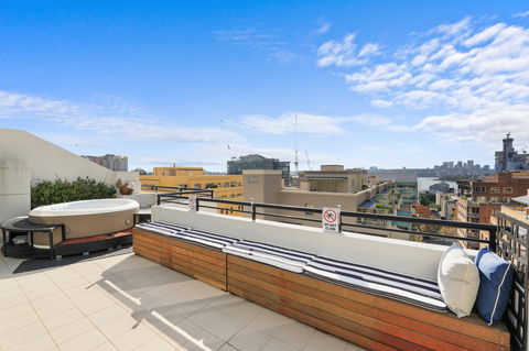 Darling Harbour Penthouse Views+Jacuzzi - Cruises Travel 9