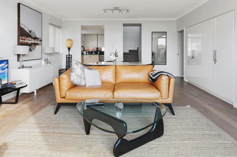 Darling Harbour Penthouse Views+Jacuzzi - Cruises Travel 10