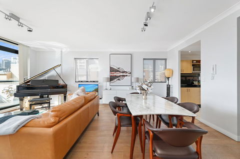 Darling Harbour Penthouse Views+Jacuzzi - Cruises Travel 11