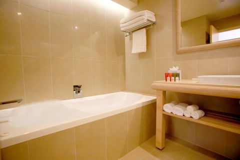 Crowne Plaza Alice Springs Lasseters, An IHG Hotel - Travel Search 30