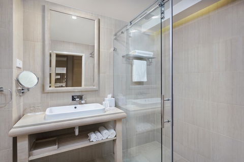 Crowne Plaza Alice Springs Lasseters, An IHG Hotel - Travel Search 3