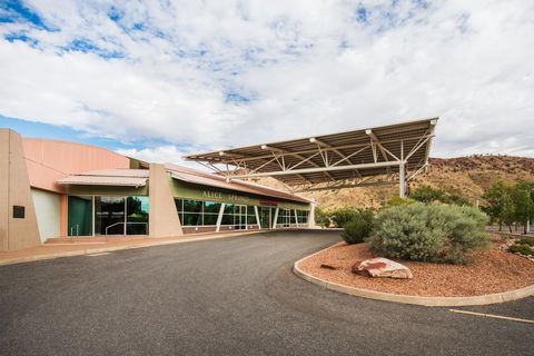 Crowne Plaza Alice Springs Lasseters, An IHG Hotel - Travel Search 11