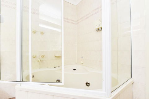 Diplomat Hotel Alice Springs - Tourism Guide 28