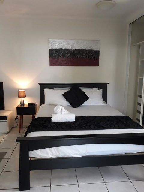 Central Studio, Darwin CBD Northern Territory - Cruises Travel 1