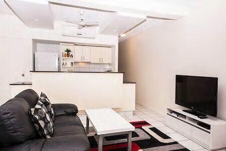 Central Studio, Darwin CBD Northern Territory - Cruises Travel 4