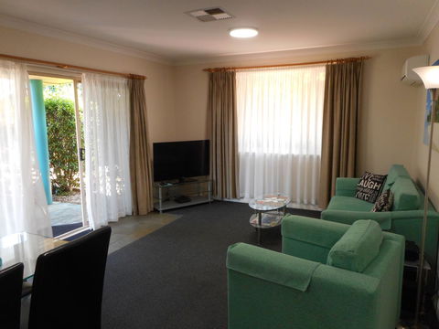 Beaches Serviced Apartments - Cruises Travel 27