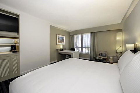 DoubleTree By Hilton Esplanade Darwin - Cruises Travel 12