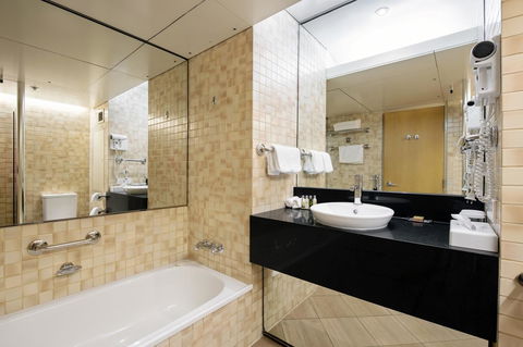 DoubleTree By Hilton Esplanade Darwin - Cruises Travel 11