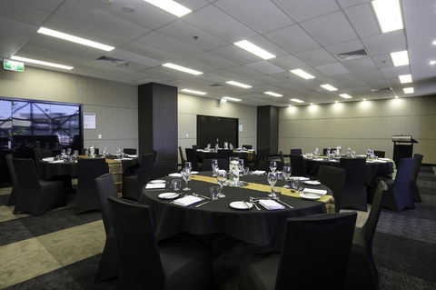 DoubleTree By Hilton Esplanade Darwin - Cruises Travel 36
