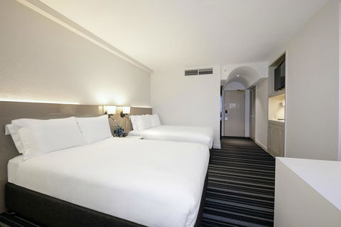 DoubleTree By Hilton Esplanade Darwin - Cruises Travel 17