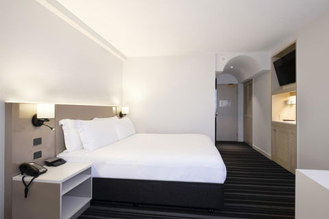 DoubleTree By Hilton Esplanade Darwin - Cruises Travel 10