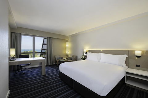 DoubleTree By Hilton Esplanade Darwin - Cruises Travel 13