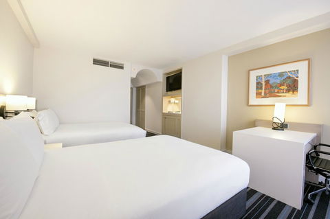 DoubleTree By Hilton Esplanade Darwin - Cruises Travel 16