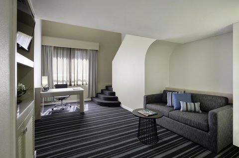 DoubleTree By Hilton Esplanade Darwin - Cruises Travel 24