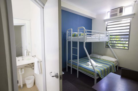 Melaleuca On Mitchell - Darwin YHA - Cruises Travel 9