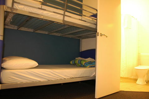 Melaleuca On Mitchell - Darwin YHA - Cruises Travel 38