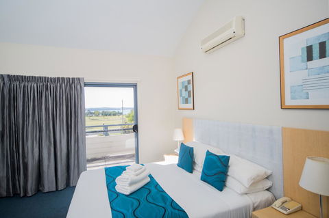 Corrigans Cove - Travel Search 4