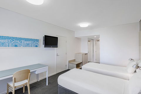 Vibe Hotel Darwin Waterfront - Cruises Travel 21