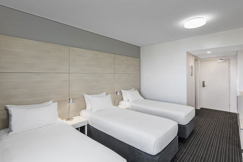 Vibe Hotel Darwin Waterfront - Cruises Travel 18