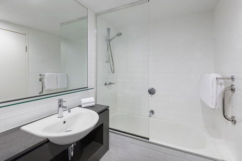 Vibe Hotel Darwin Waterfront - Cruises Travel 23